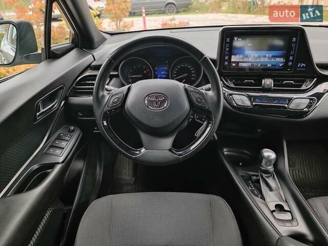 Тойота C-HR 2016 у Львові на Automoto.ua Сірий Тойота C-HR, об'ємом двигуна 1.2 л та пробігом 96 тис. км за 17500 $, фото 10 на Automoto.ua