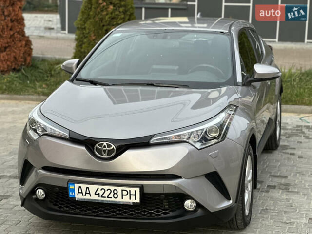 Сірий Тойота C-HR, об'ємом двигуна 1.2 л та пробігом 42 тис. км за 18950 $, фото 38 на Automoto.ua