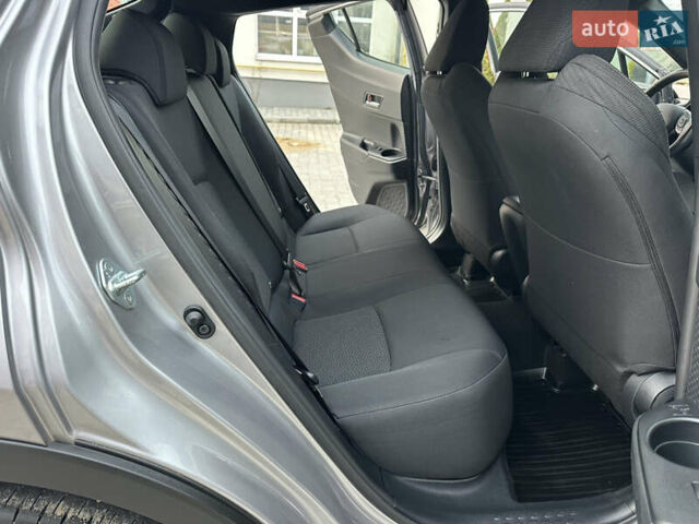 Сірий Тойота C-HR, об'ємом двигуна 1.2 л та пробігом 42 тис. км за 18950 $, фото 123 на Automoto.ua