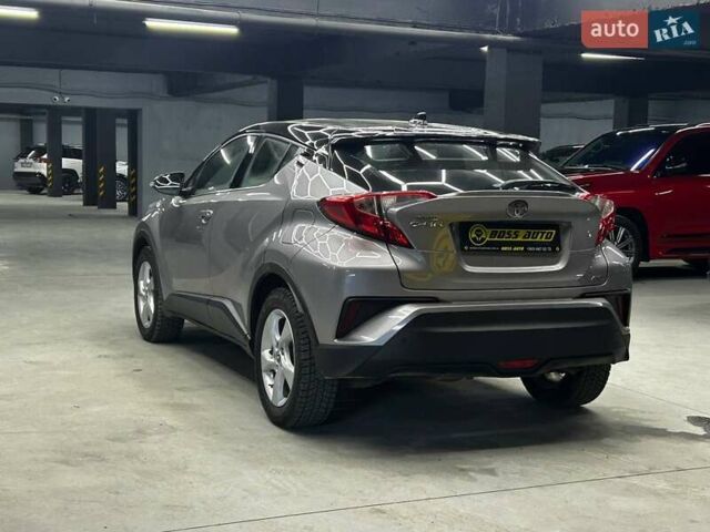 Серый Тойота C-HR, объемом двигателя 1.2 л и пробегом 41 тыс. км за 23000 $, фото 3 на Automoto.ua