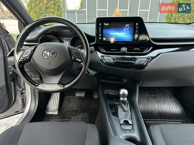 Сірий Тойота C-HR, об'ємом двигуна 1.2 л та пробігом 42 тис. км за 18950 $, фото 130 на Automoto.ua