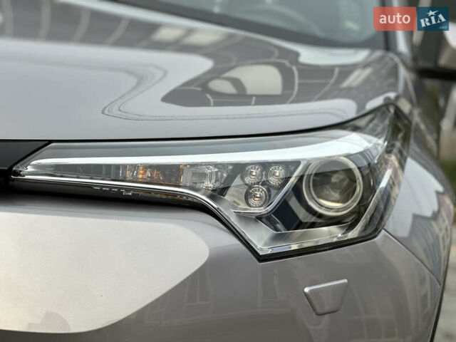Сірий Тойота C-HR, об'ємом двигуна 1.2 л та пробігом 42 тис. км за 18950 $, фото 7 на Automoto.ua