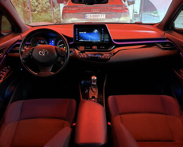 Серый Тойота C-HR, объемом двигателя 1.2 л и пробегом 115 тыс. км за 16300 $, фото 9 на Automoto.ua