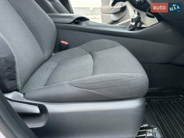 Сірий Тойота C-HR, об'ємом двигуна 1.2 л та пробігом 42 тис. км за 18950 $, фото 115 на Automoto.ua