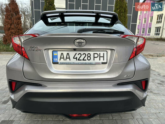 Сірий Тойота C-HR, об'ємом двигуна 1.2 л та пробігом 42 тис. км за 18950 $, фото 63 на Automoto.ua