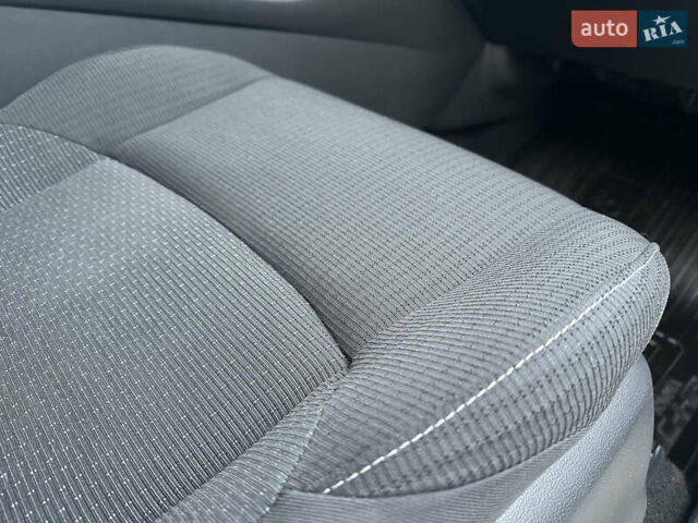 Сірий Тойота C-HR, об'ємом двигуна 1.2 л та пробігом 42 тис. км за 18950 $, фото 116 на Automoto.ua