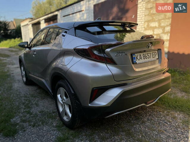 Серый Тойота C-HR, объемом двигателя 1.2 л и пробегом 72 тыс. км за 20000 $, фото 4 на Automoto.ua