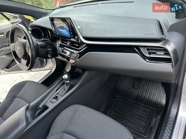 Сірий Тойота C-HR, об'ємом двигуна 1.2 л та пробігом 42 тис. км за 18950 $, фото 113 на Automoto.ua