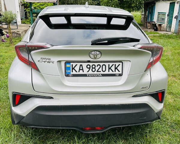 Серый Тойота C-HR, объемом двигателя 1.2 л и пробегом 171 тыс. км за 17000 $, фото 4 на Automoto.ua