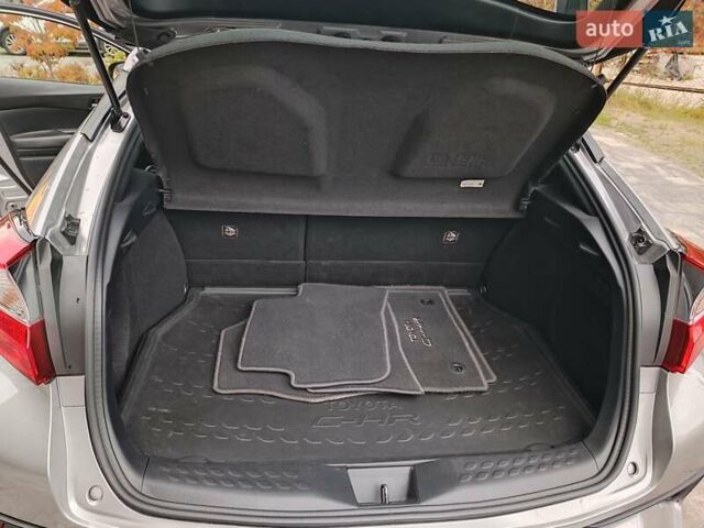 Тойота C-HR 2016 у Львові на Automoto.ua Сірий Тойота C-HR, об'ємом двигуна 1.2 л та пробігом 96 тис. км за 17500 $, фото 21 на Automoto.ua