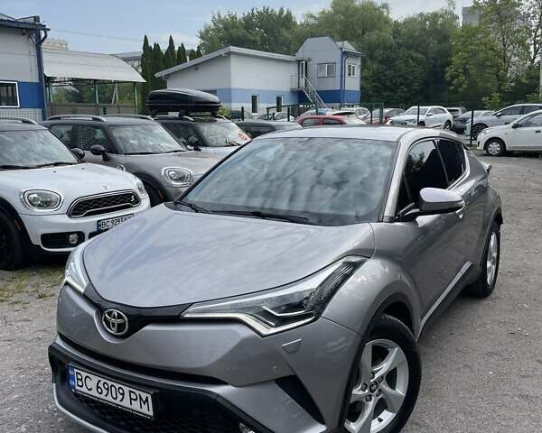Серый Тойота C-HR, объемом двигателя 1.2 л и пробегом 58 тыс. км за 18200 $, фото 2 на Automoto.ua