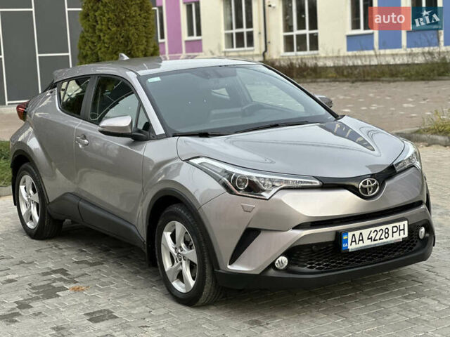Сірий Тойота C-HR, об'ємом двигуна 1.2 л та пробігом 42 тис. км за 18950 $, фото 6 на Automoto.ua