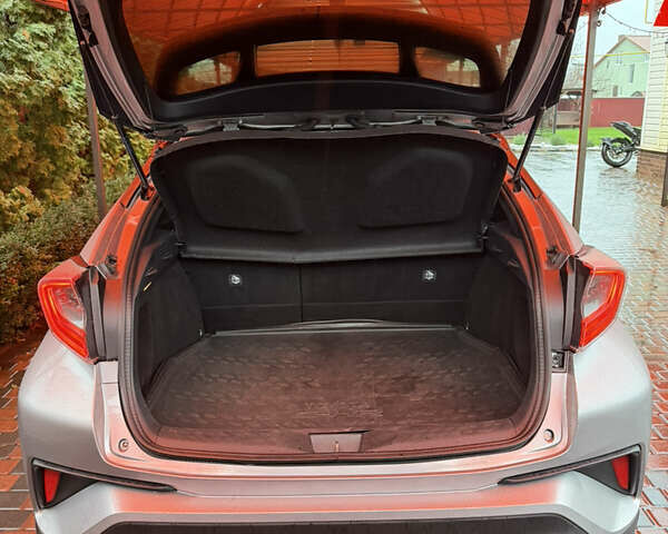 Серый Тойота C-HR, объемом двигателя 1.2 л и пробегом 115 тыс. км за 16300 $, фото 12 на Automoto.ua