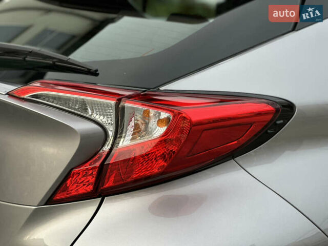 Сірий Тойота C-HR, об'ємом двигуна 1.2 л та пробігом 42 тис. км за 18950 $, фото 56 на Automoto.ua
