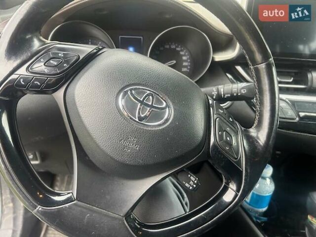 Серый Тойота C-HR, объемом двигателя 1.2 л и пробегом 137 тыс. км за 17500 $, фото 8 на Automoto.ua