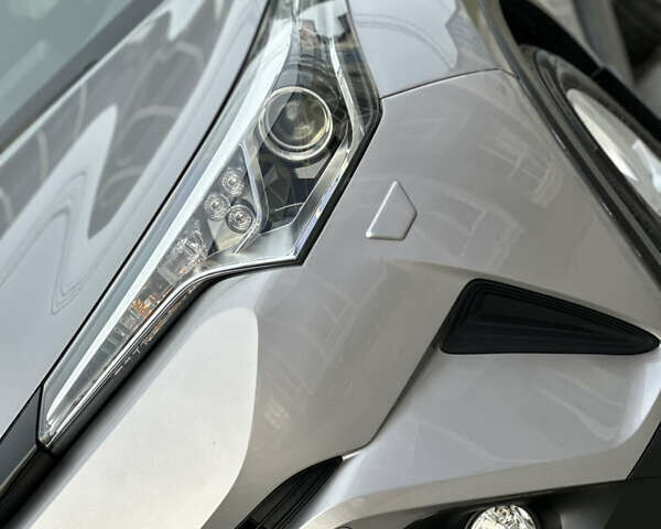 Сірий Тойота C-HR, об'ємом двигуна 1.2 л та пробігом 42 тис. км за 18950 $, фото 30 на Automoto.ua