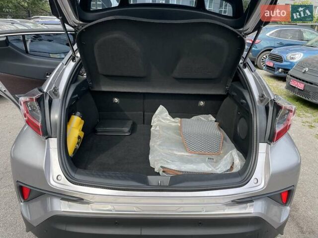 Серый Тойота C-HR, объемом двигателя 1.2 л и пробегом 58 тыс. км за 18200 $, фото 8 на Automoto.ua