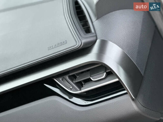 Сірий Тойота C-HR, об'ємом двигуна 1.2 л та пробігом 42 тис. км за 18950 $, фото 111 на Automoto.ua