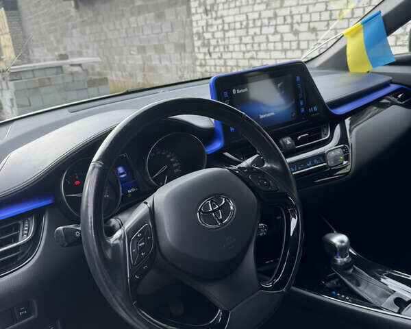 Серый Тойота C-HR, объемом двигателя 1.2 л и пробегом 82 тыс. км за 21800 $, фото 8 на Automoto.ua