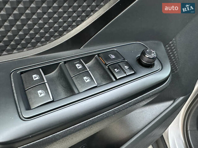Сірий Тойота C-HR, об'ємом двигуна 1.2 л та пробігом 42 тис. км за 18950 $, фото 89 на Automoto.ua