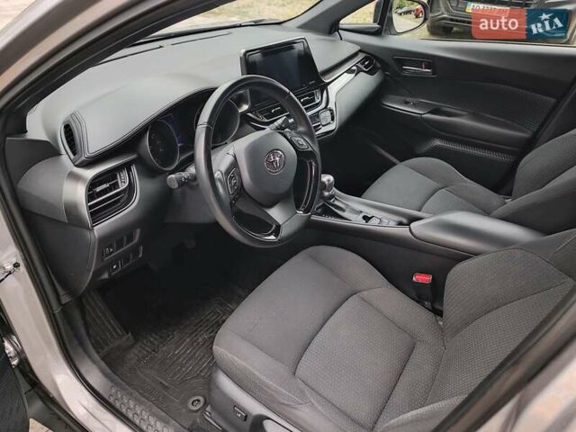 Тойота C-HR 2016 у Львові на Automoto.ua Сірий Тойота C-HR, об'ємом двигуна 1.2 л та пробігом 96 тис. км за 17500 $, фото 11 на Automoto.ua