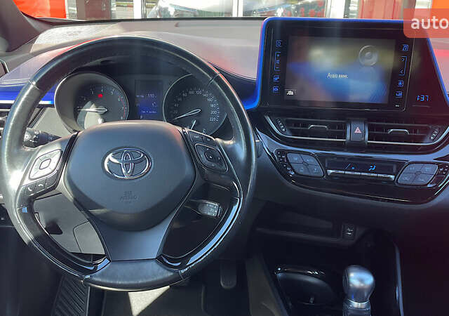 Серый Тойота C-HR, объемом двигателя 1.2 л и пробегом 92 тыс. км за 19116 $, фото 7 на Automoto.ua