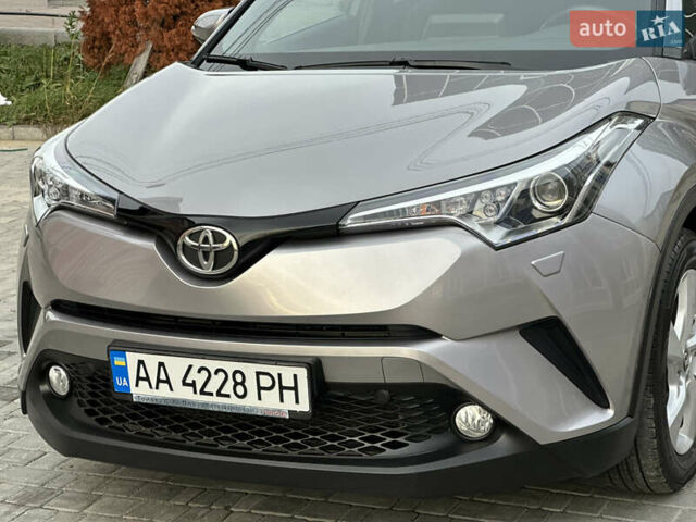 Сірий Тойота C-HR, об'ємом двигуна 1.2 л та пробігом 42 тис. км за 18950 $, фото 9 на Automoto.ua