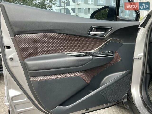 Серый Тойота C-HR, объемом двигателя 1.2 л и пробегом 58 тыс. км за 18200 $, фото 17 на Automoto.ua