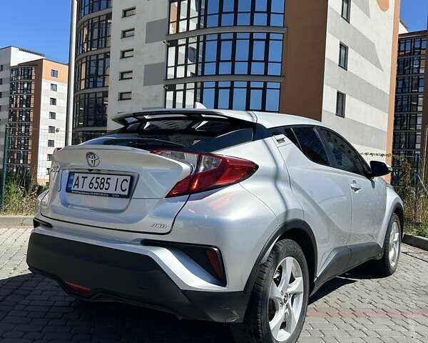 Серый Тойота C-HR, объемом двигателя 1.2 л и пробегом 126 тыс. км за 17999 $, фото 5 на Automoto.ua