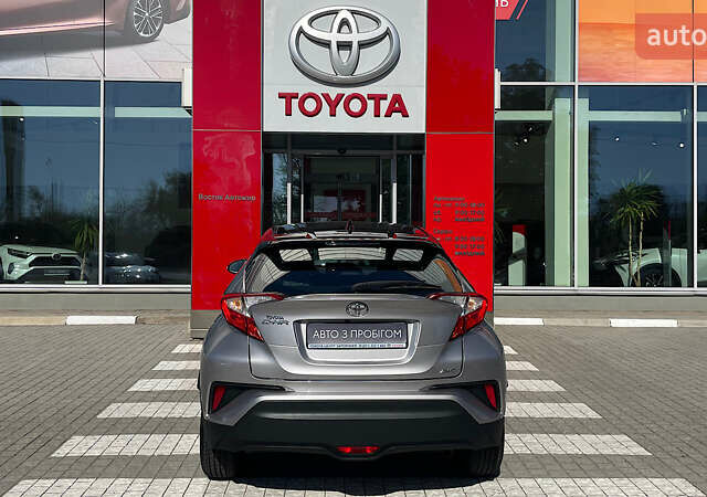 Серый Тойота C-HR, объемом двигателя 1.2 л и пробегом 92 тыс. км за 19116 $, фото 2 на Automoto.ua