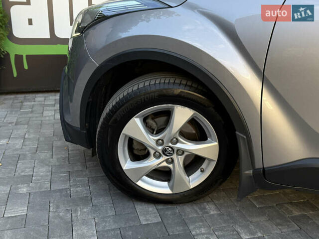 Сірий Тойота C-HR, об'ємом двигуна 1.2 л та пробігом 88 тис. км за 18000 $, фото 70 на Automoto.ua