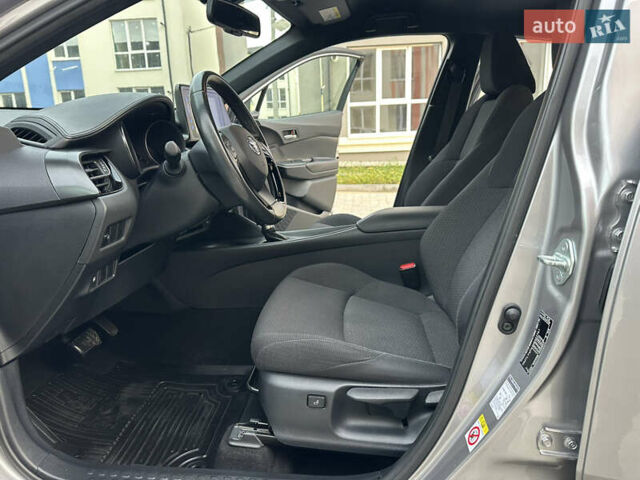 Сірий Тойота C-HR, об'ємом двигуна 1.2 л та пробігом 42 тис. км за 18950 $, фото 82 на Automoto.ua