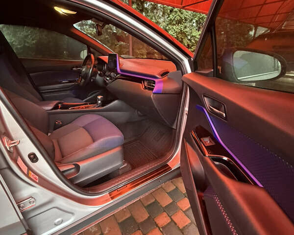 Серый Тойота C-HR, объемом двигателя 1.2 л и пробегом 115 тыс. км за 16300 $, фото 13 на Automoto.ua