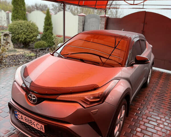Серый Тойота C-HR, объемом двигателя 1.2 л и пробегом 115 тыс. км за 16300 $, фото 1 на Automoto.ua