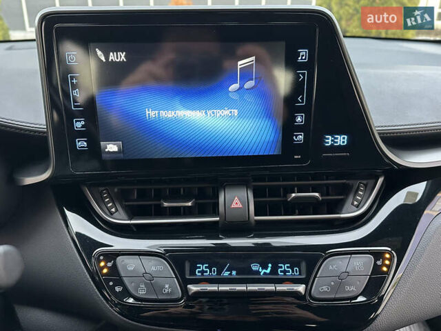 Сірий Тойота C-HR, об'ємом двигуна 1.2 л та пробігом 42 тис. км за 18950 $, фото 94 на Automoto.ua