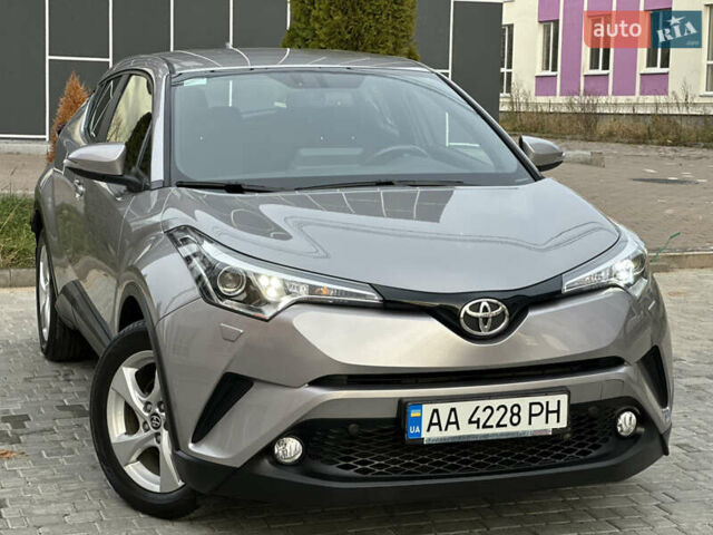 Сірий Тойота C-HR, об'ємом двигуна 1.2 л та пробігом 42 тис. км за 18950 $, фото 41 на Automoto.ua