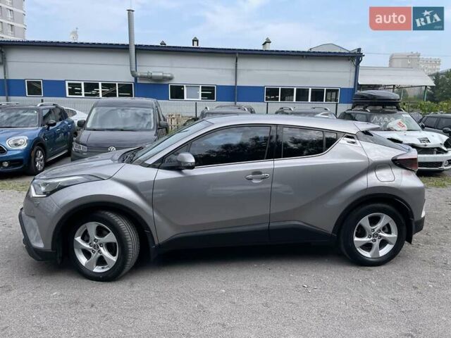 Серый Тойота C-HR, объемом двигателя 1.2 л и пробегом 58 тыс. км за 18200 $, фото 3 на Automoto.ua