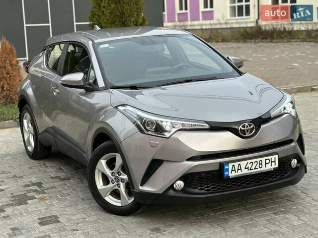 Сірий Тойота C-HR, об'ємом двигуна 1.2 л та пробігом 42 тис. км за 18950 $, фото 12 на Automoto.ua
