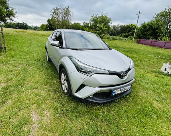 Серый Тойота C-HR, объемом двигателя 1.2 л и пробегом 171 тыс. км за 17000 $, фото 2 на Automoto.ua