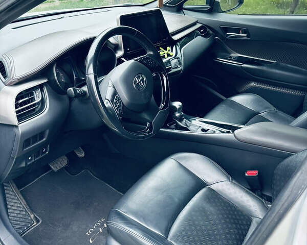 Серый Тойота C-HR, объемом двигателя 1.2 л и пробегом 171 тыс. км за 17000 $, фото 6 на Automoto.ua