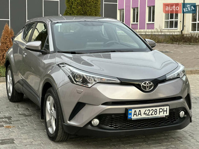 Сірий Тойота C-HR, об'ємом двигуна 1.2 л та пробігом 42 тис. км за 18950 $, фото 4 на Automoto.ua