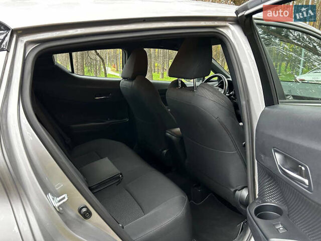 Сірий Тойота C-HR, об'ємом двигуна 1.2 л та пробігом 42 тис. км за 20000 $, фото 16 на Automoto.ua