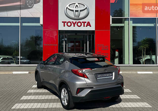 Серый Тойота C-HR, объемом двигателя 1.2 л и пробегом 92 тыс. км за 19116 $, фото 1 на Automoto.ua