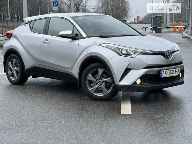 Серый Тойота C-HR, объемом двигателя 1.2 л и пробегом 70 тыс. км за 21000 $, фото 4 на Automoto.ua