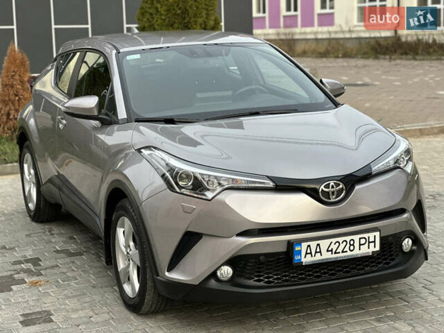 Сірий Тойота C-HR, об'ємом двигуна 1.2 л та пробігом 42 тис. км за 18950 $, фото 3 на Automoto.ua