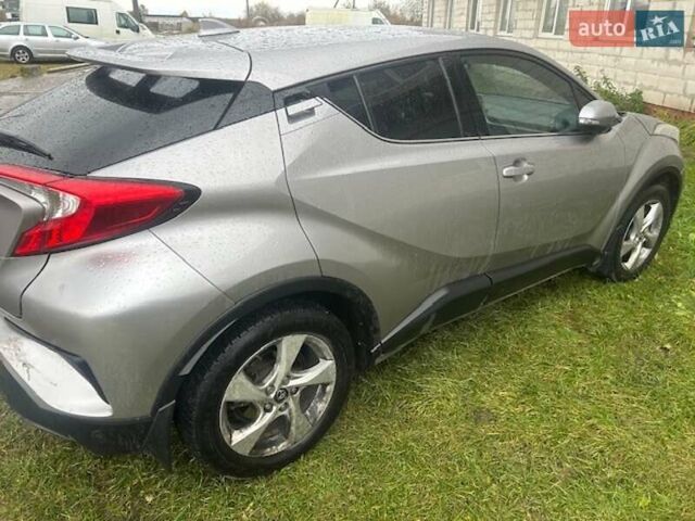Серый Тойота C-HR, объемом двигателя 1.2 л и пробегом 137 тыс. км за 17500 $, фото 4 на Automoto.ua