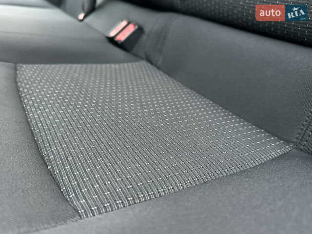 Сірий Тойота C-HR, об'ємом двигуна 1.2 л та пробігом 42 тис. км за 18950 $, фото 105 на Automoto.ua