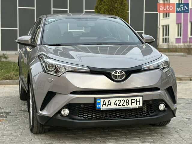 Сірий Тойота C-HR, об'ємом двигуна 1.2 л та пробігом 42 тис. км за 18950 $, фото 2 на Automoto.ua