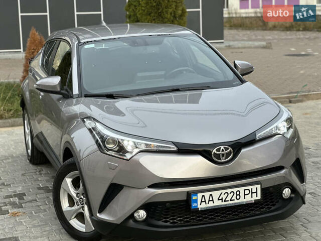Сірий Тойота C-HR, об'ємом двигуна 1.2 л та пробігом 42 тис. км за 18950 $, фото 42 на Automoto.ua