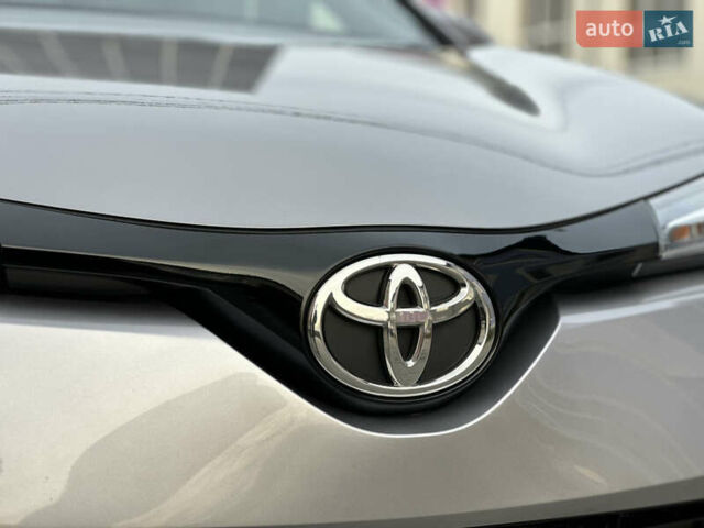 Сірий Тойота C-HR, об'ємом двигуна 1.2 л та пробігом 42 тис. км за 18950 $, фото 27 на Automoto.ua